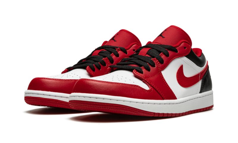 Jordan 1 Low “Bulls”